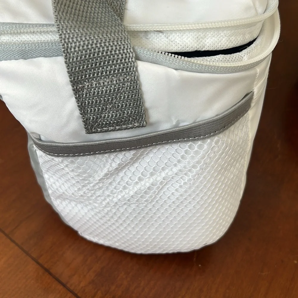 NEW LIV Golf Insulated Cooler Bag Zip Closure w/Shoulder Strap